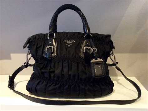 prada borsa tessuto goffrata|BORSA PRADA GOFFRATA .